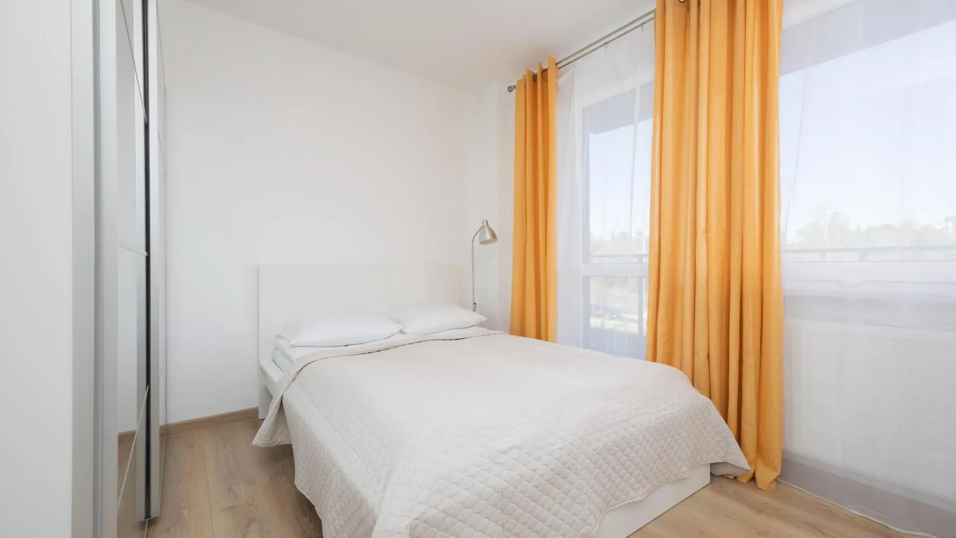Air Conditioned Apartment In Warsaw With Parking, Desk And Balcony By Noclegi Renters 0*,