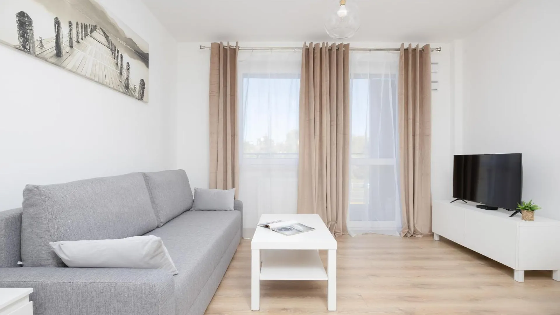 Air Conditioned Apartment In Warsaw With Parking, Desk And Balcony By Noclegi Renters