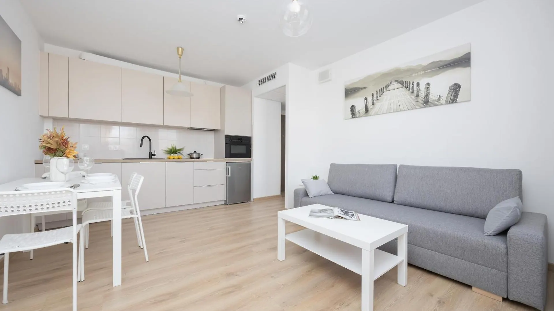 Air Conditioned Apartment In Warsaw With Parking, Desk And Balcony By Noclegi Renters