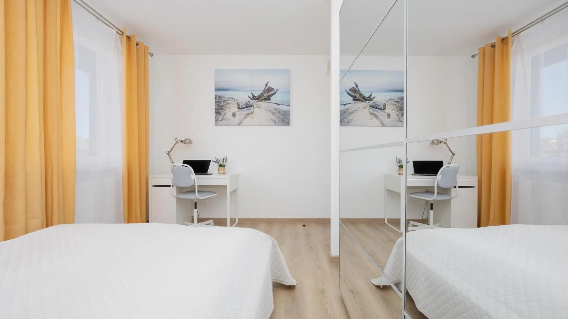Air Conditioned Apartment In Warsaw With Parking, Desk And Balcony By Noclegi Renters