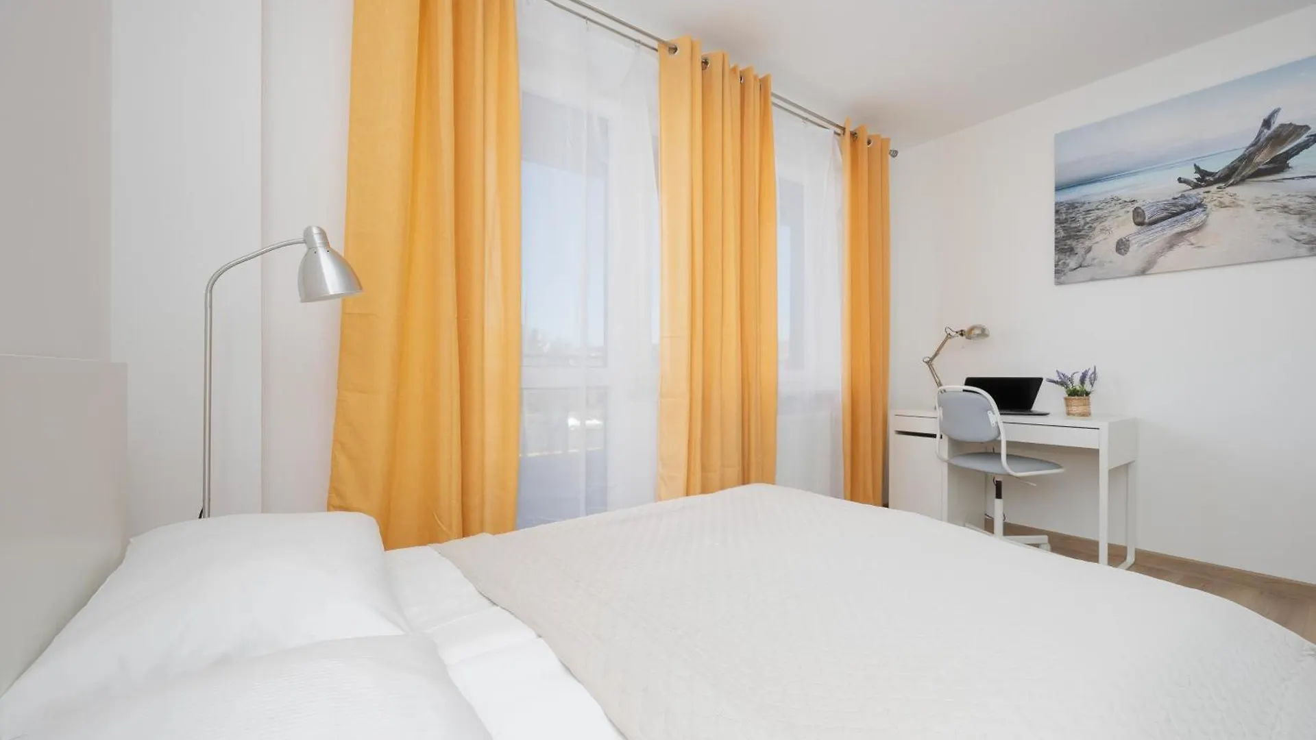 Air Conditioned Apartment In Warsaw With Parking, Desk And Balcony By Noclegi Renters