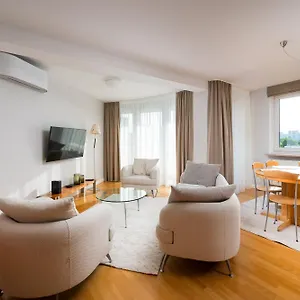 Metro Imielin 2-bedroom Apartament