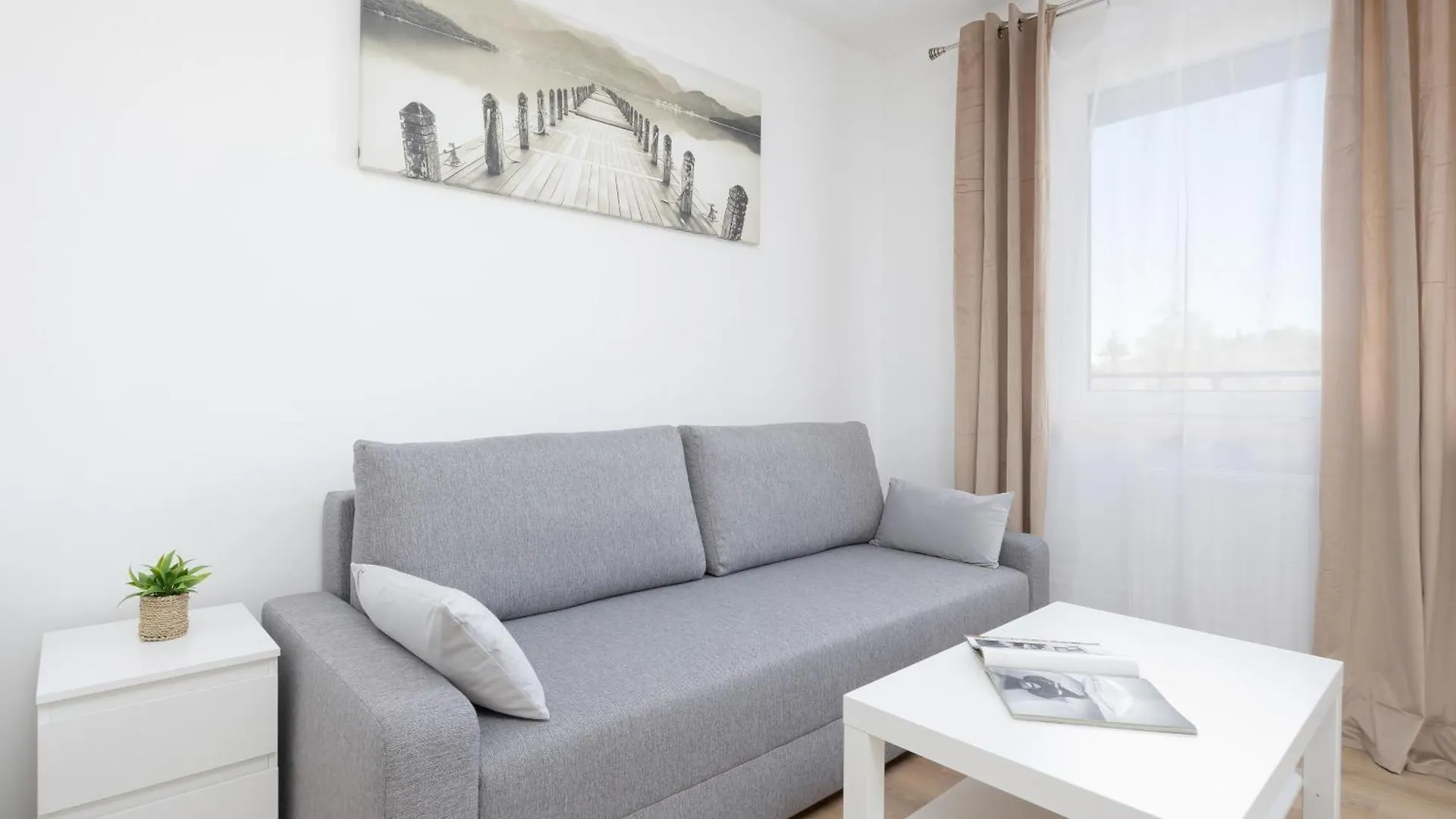 Air Conditioned Apartment In Warsaw With Parking, Desk And Balcony By Noclegi Renters
