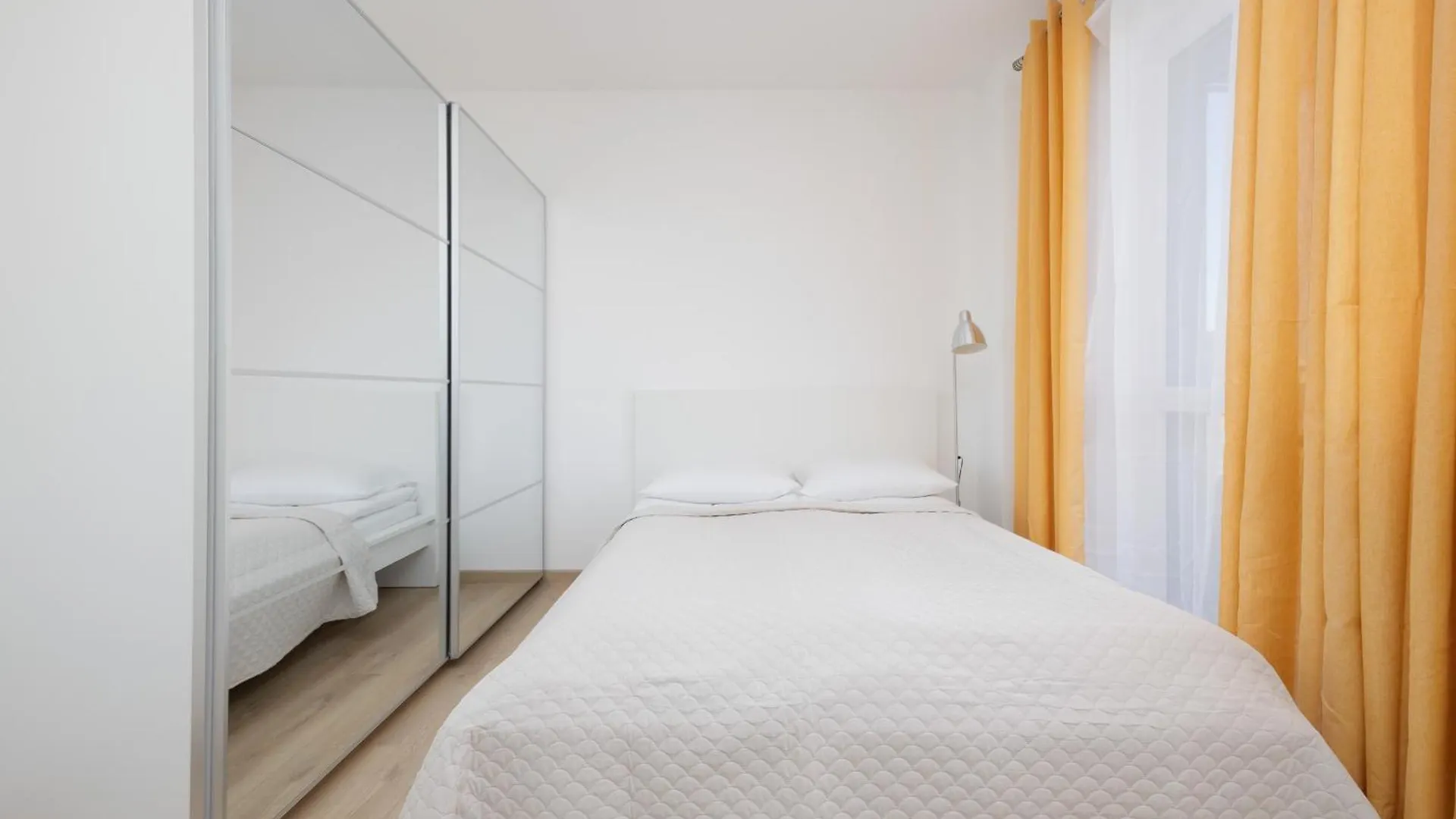 Air Conditioned Apartment In Warsaw With Parking, Desk And Balcony By Noclegi Renters